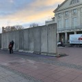 Mauerbau auf dem Theaterplatz (Oktober 2019)